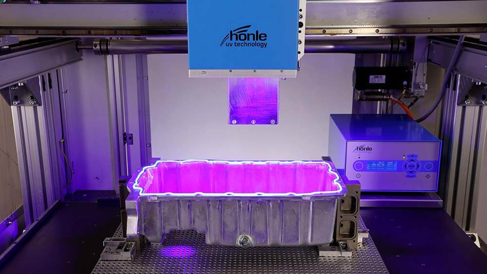 CIPG UV light fluorescence Fluorescent uv adhesive is used as a CIPG gasket on an oil pan